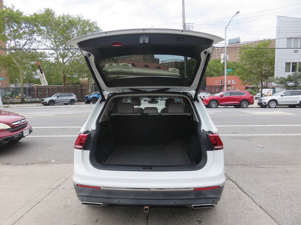 Used 2018 Volkswagen Tiguan SEL Premium AWD/4WD image 23