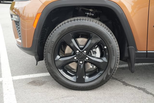 New 2026 Jeep Grand Cherokee L Limited w/ Limited Altitude Package AWD/4WD image 9