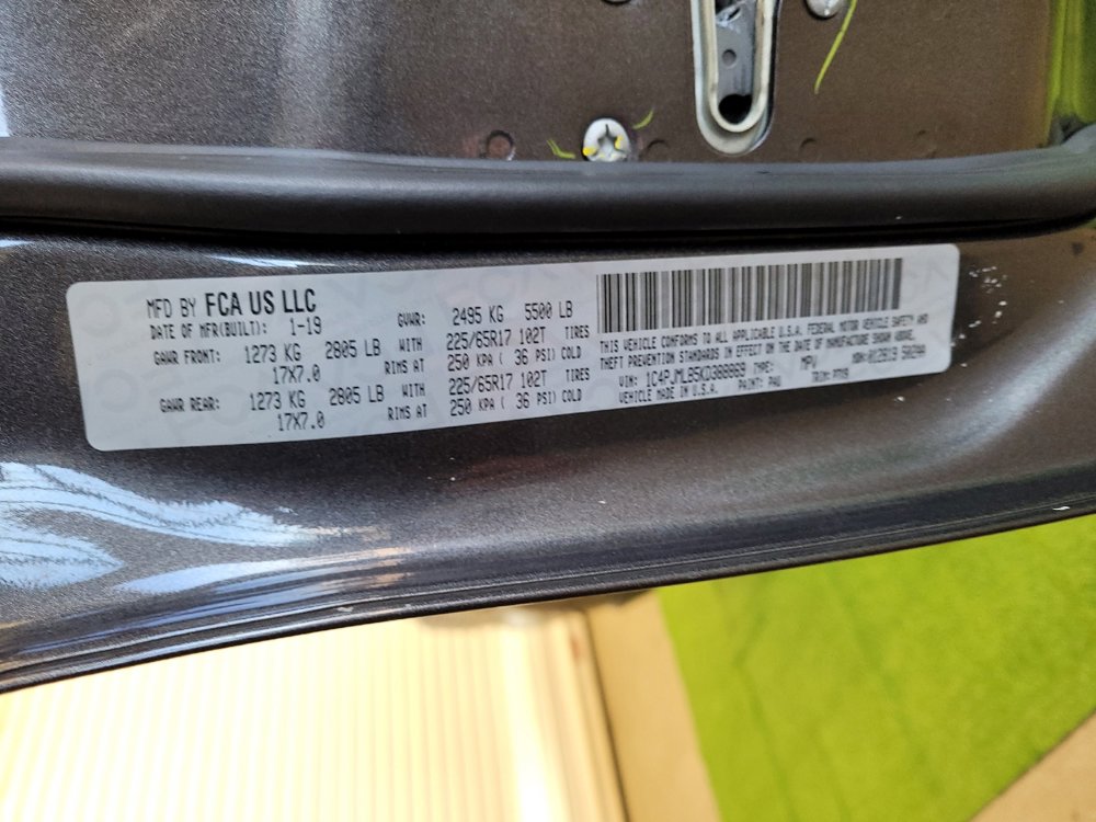 Used 2019 Jeep Cherokee Latitude Plus w/ Comfort/Convenience Group image 33