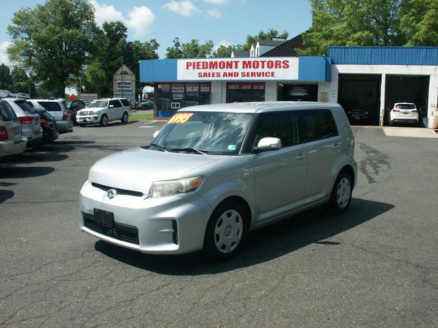 Used 2011 Scion xB image 1