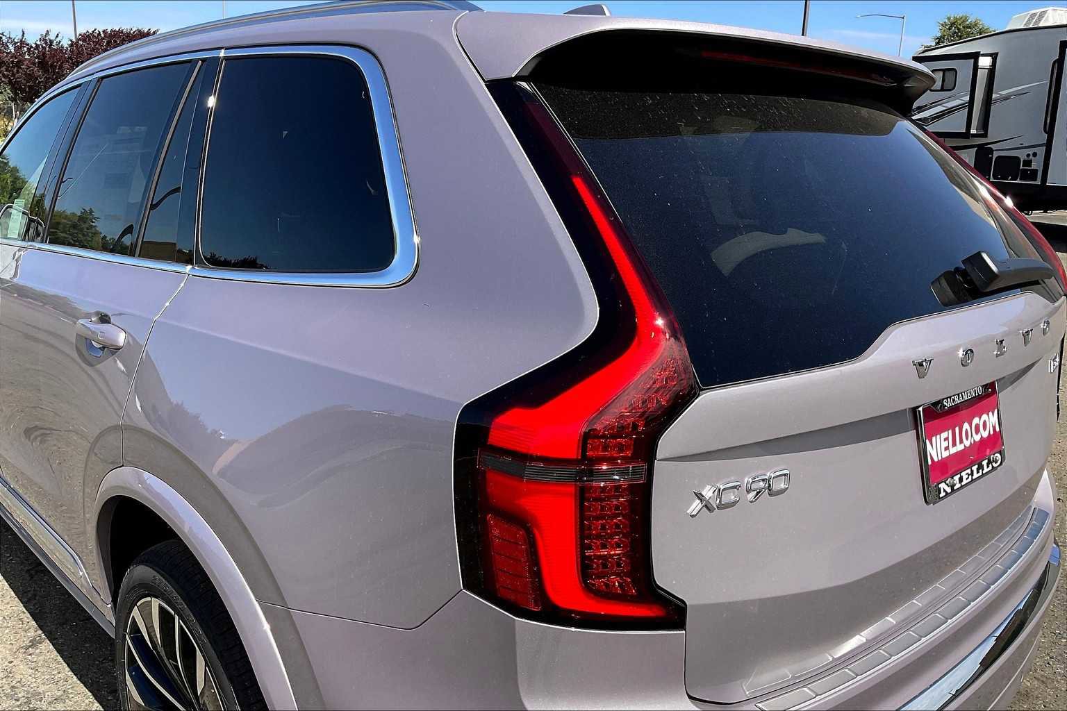 New 2026 Volvo XC90 B6 Plus w/ Protection Package Premier image 25