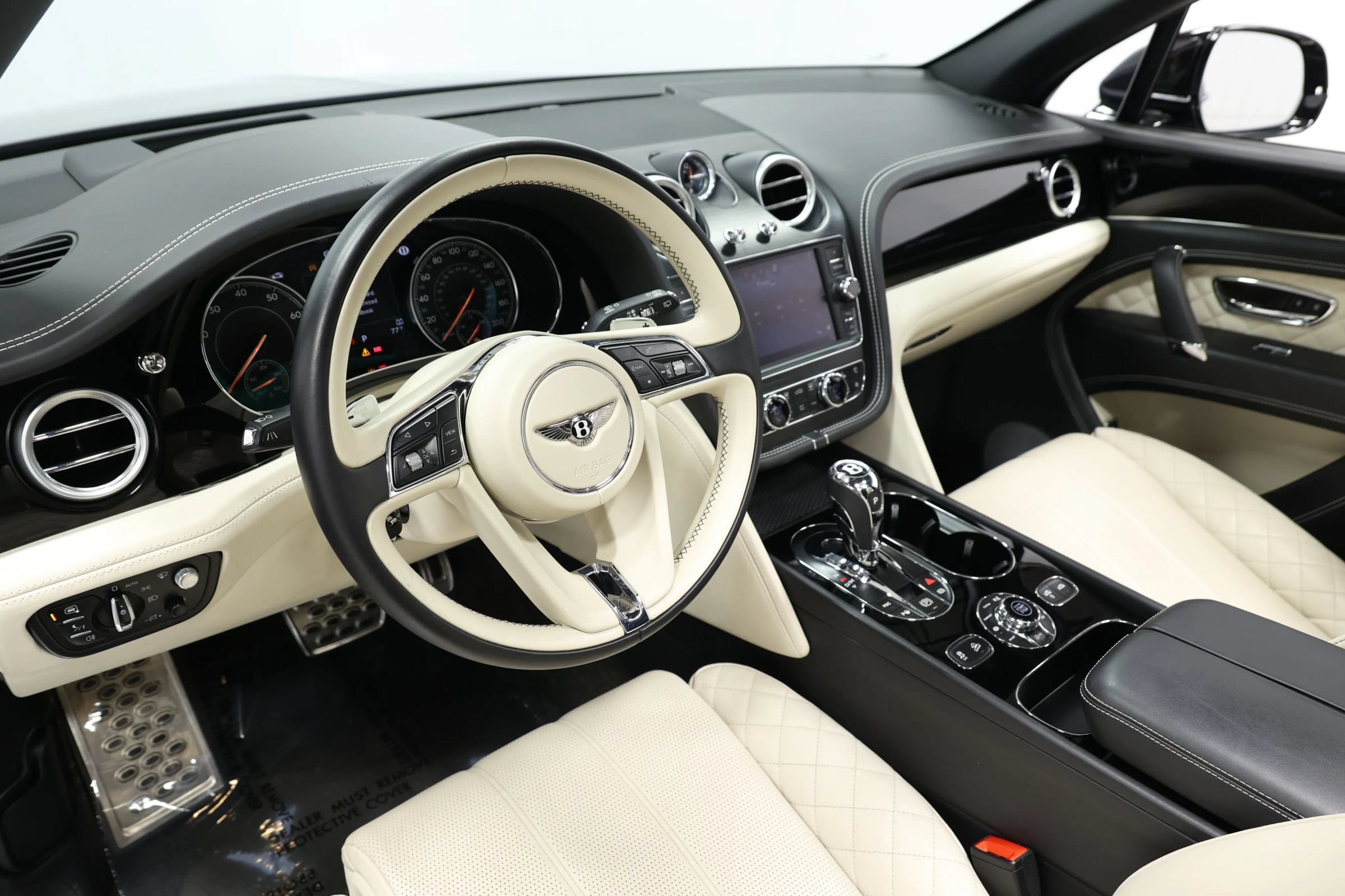 Used 2017 Bentley Bentayga AWD/4WD image 2