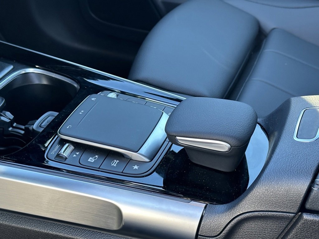 Used 2023 Mercedes-Benz EQB 300 4MATIC image 11