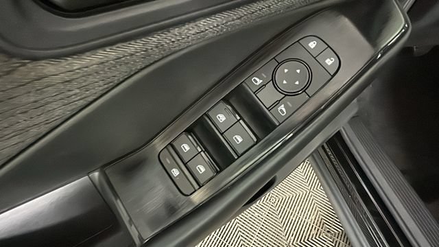 Used 2023 Nissan Rogue S AWD/4WD image 10