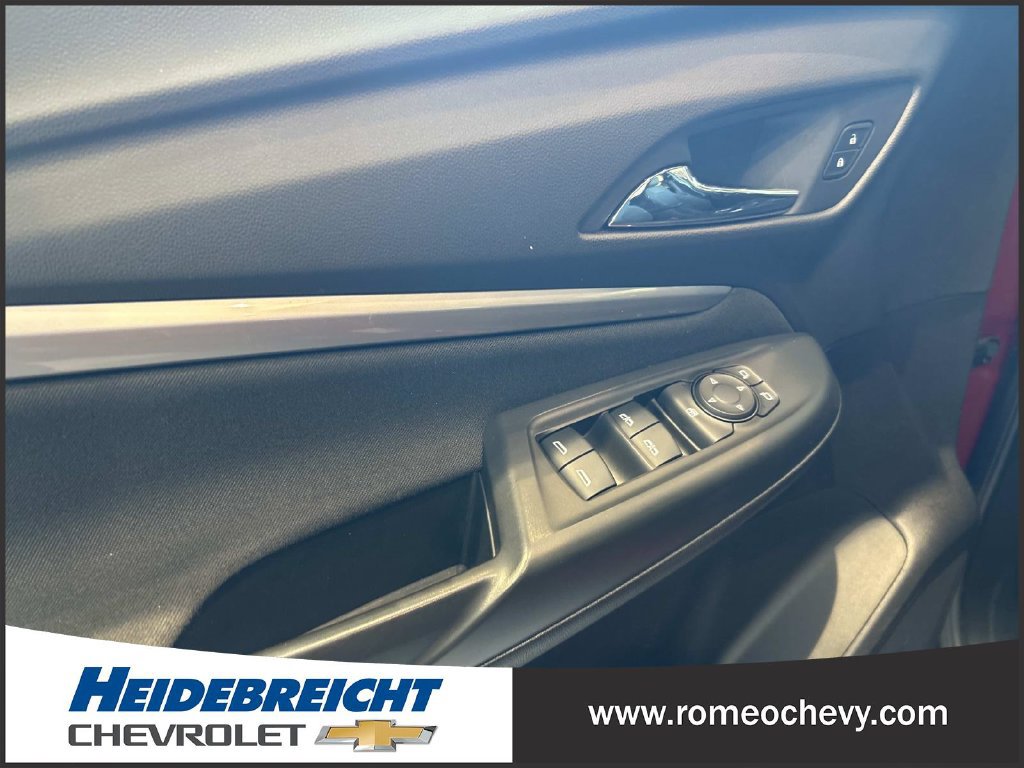 Used 2023 Chevrolet Bolt EUV LT w/ Comfort Package FWD image 11