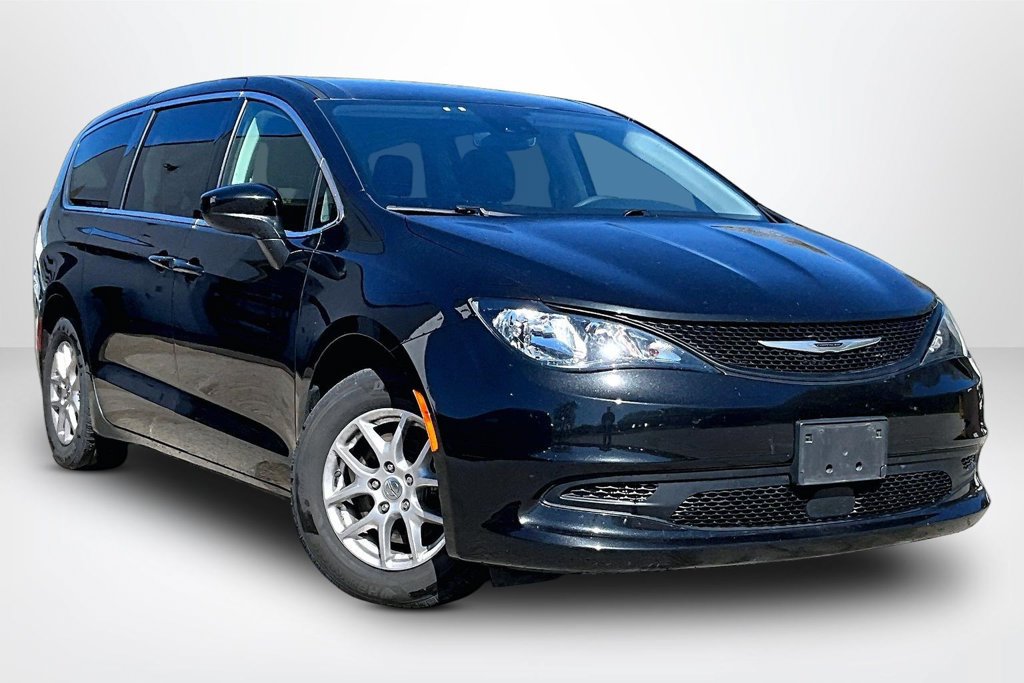 Used 2024 Chrysler Voyager LX FWD image 3