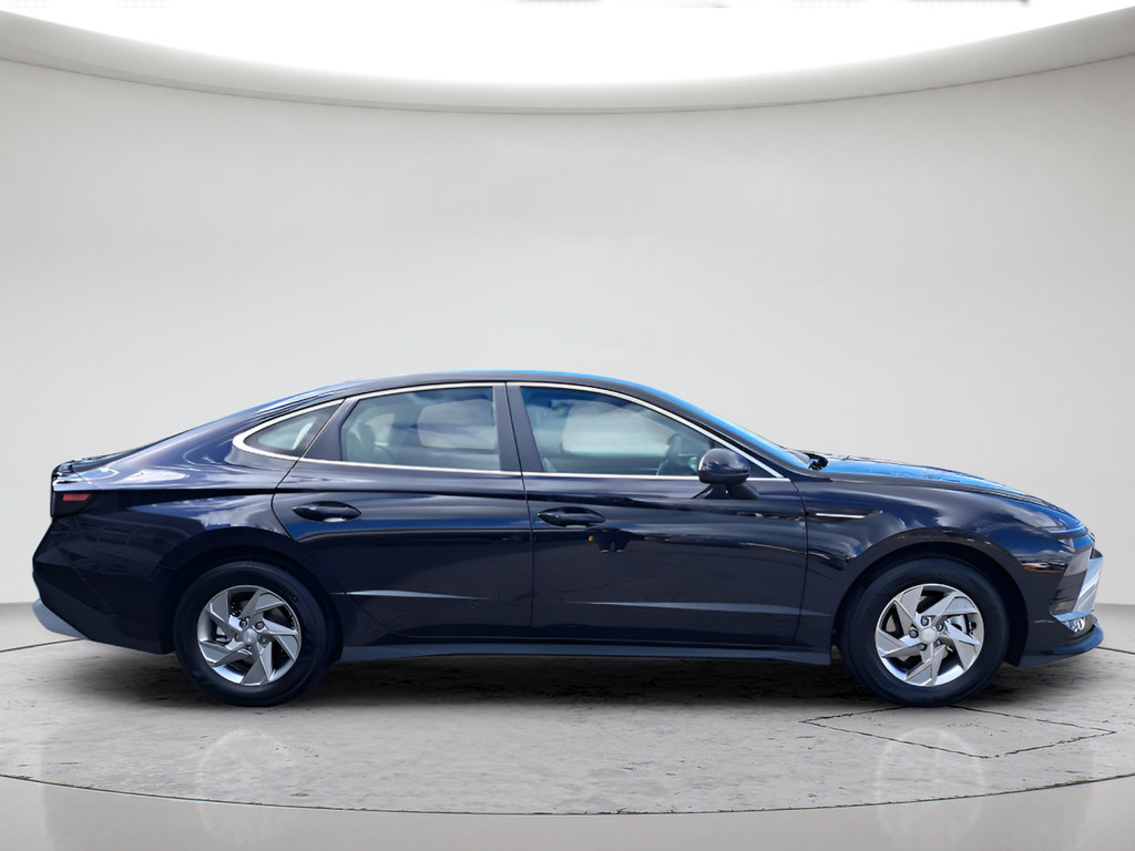 New 2026 Hyundai Sonata SE FWD image 2