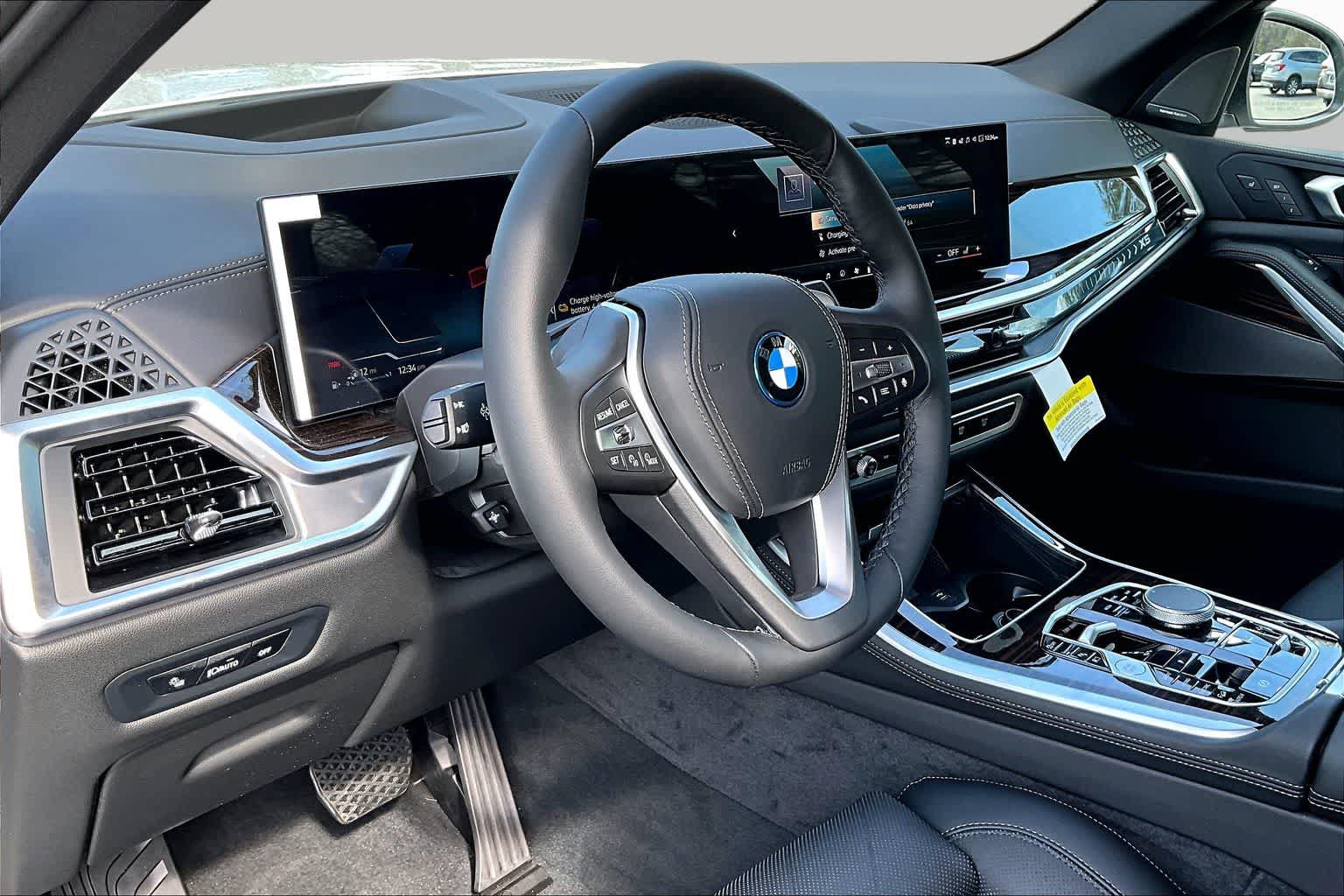 New 2026 BMW X5 xDrive50e w/ Climate Comfort Package AWD/4WD image 9