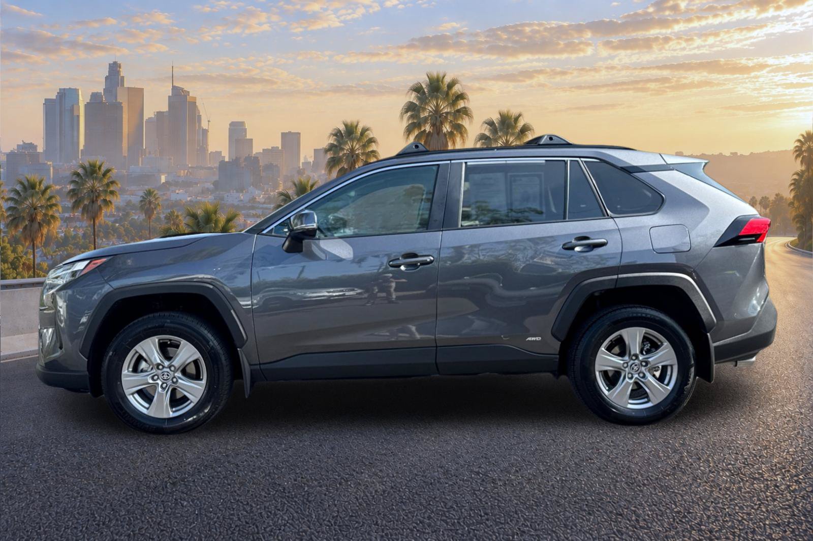 Used 2024 Toyota RAV4 LE AWD/4WD image 7
