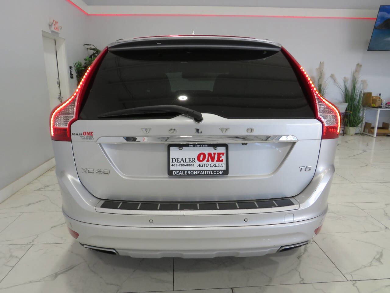 Used 2017 Volvo XC60 T5 Inscription w/ Advanced Package FWD image 4