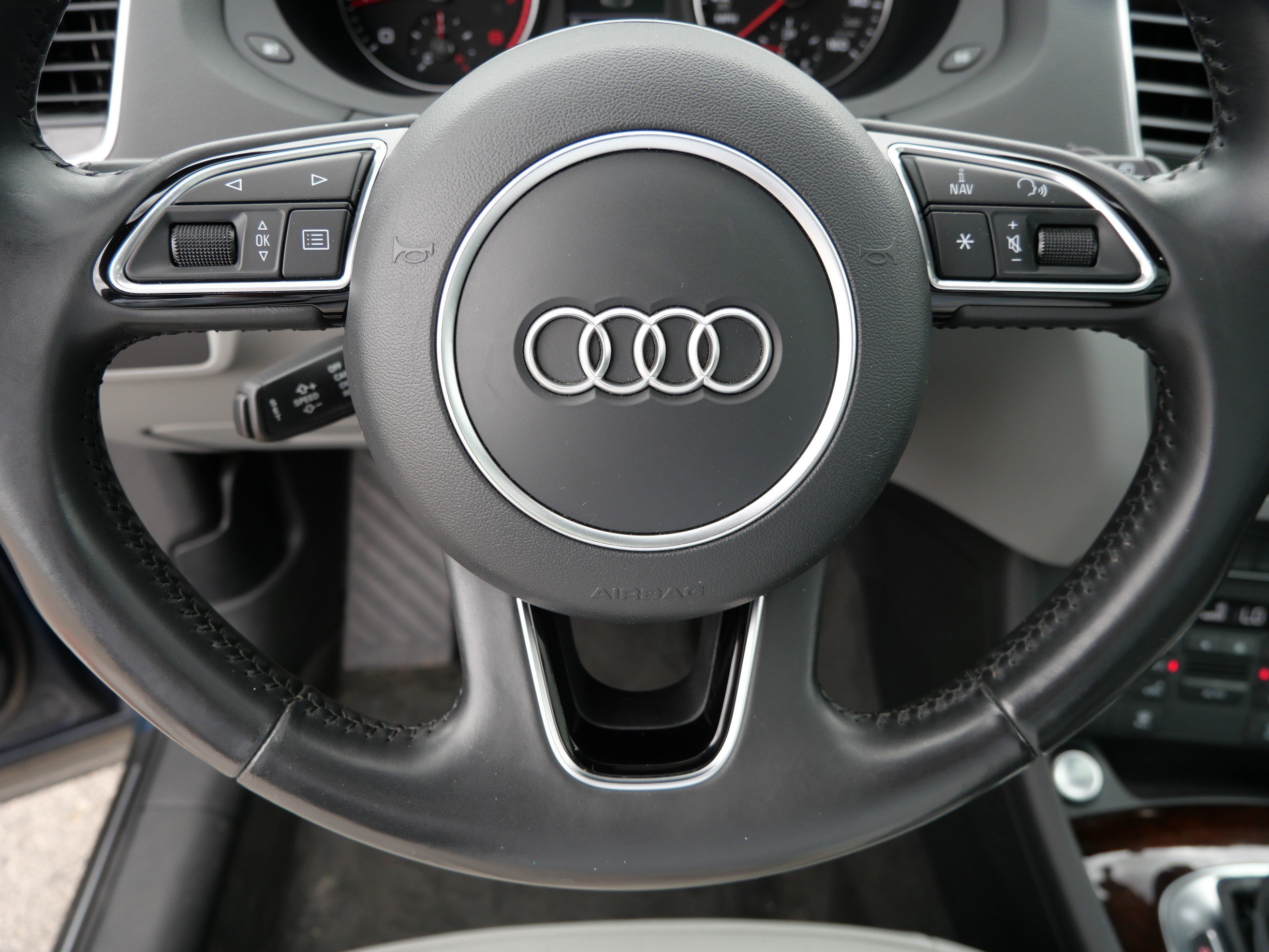 Used 2018 Audi Q3 2.0T Premium Plus AWD/4WD image 25