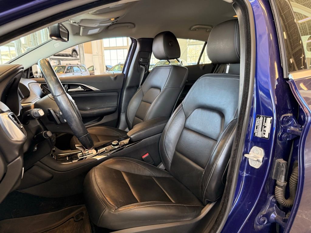 Used 2018 INFINITI QX30 Premium w/ Cargo Package image 9