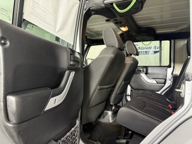 Used 2015 Jeep Wrangler Unlimited Sahara w/ Connectivity Group image 12