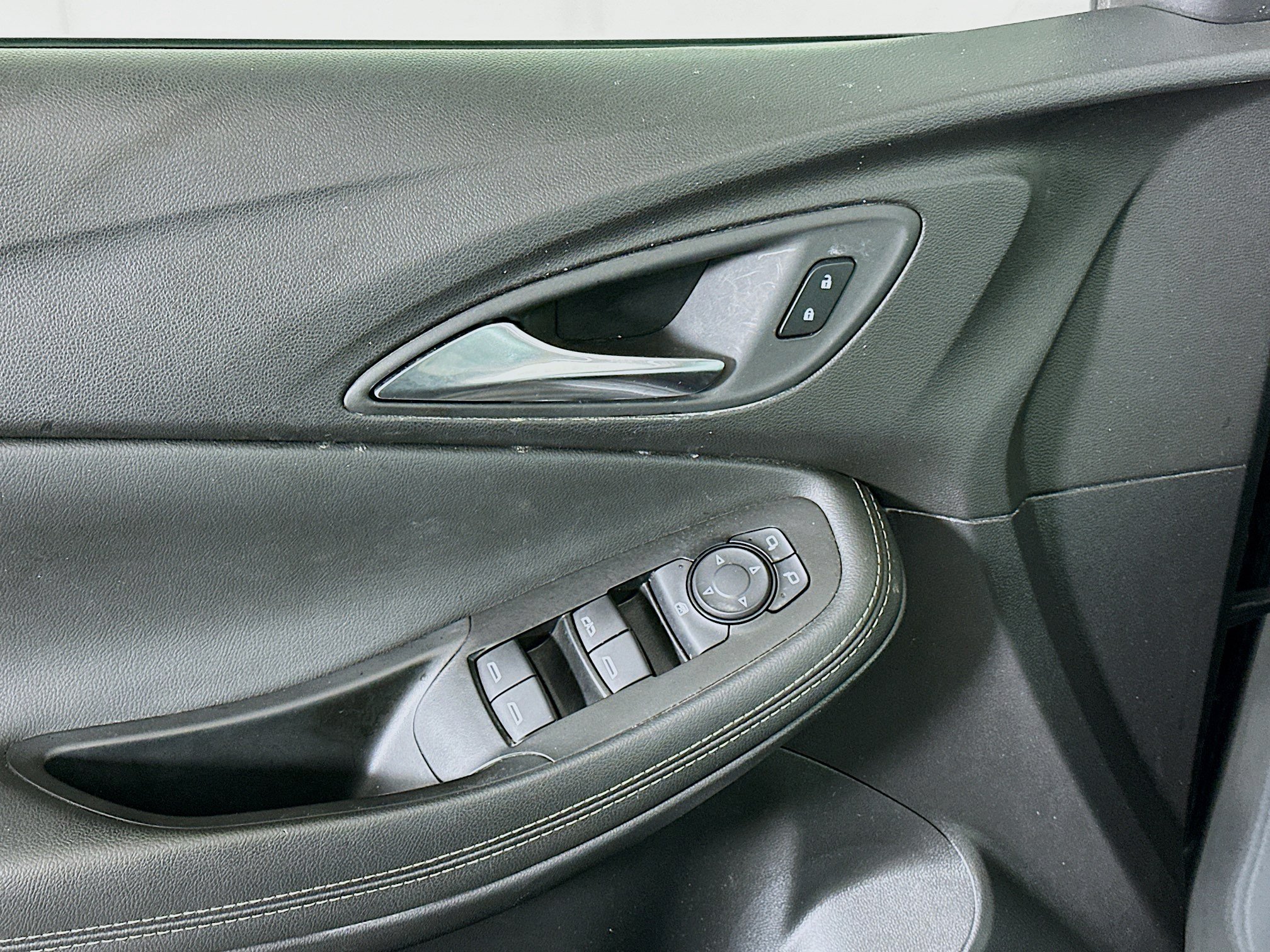 Used 2025 Buick Encore GX Preferred FWD image 13