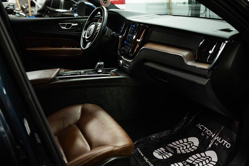 Used 2022 Volvo XC60 T8 Inscription image 14