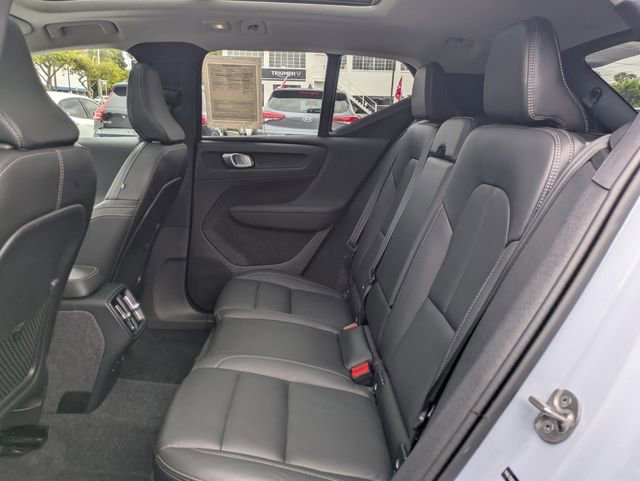 Certified 2025 Volvo XC40 B5 Plus w/ Climate Package AWD/4WD image 27