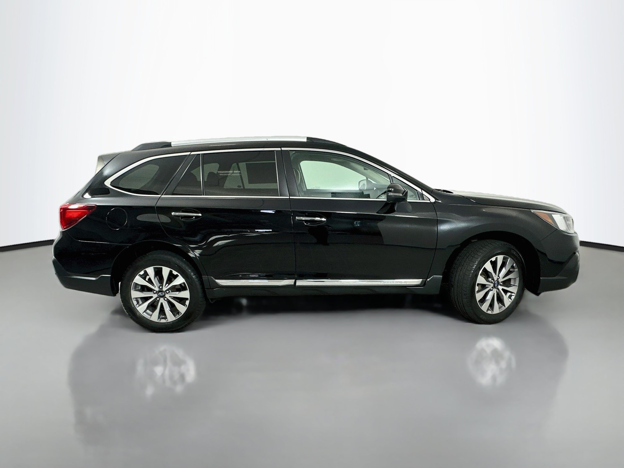 Used 2019 Subaru Outback 2.5i Touring w/ Popular Package #3A AWD/4WD image 8