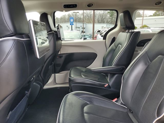 Used 2023 Chrysler Pacifica Limited image 14