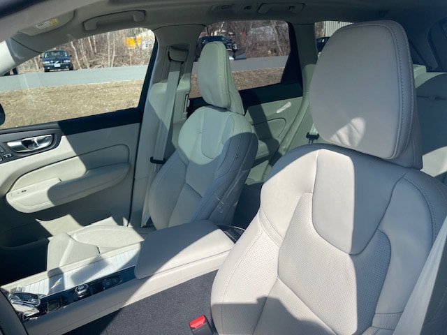 New 2026 Volvo XC60 B5 Ultra w/ Protection Package Premier AWD/4WD image 14