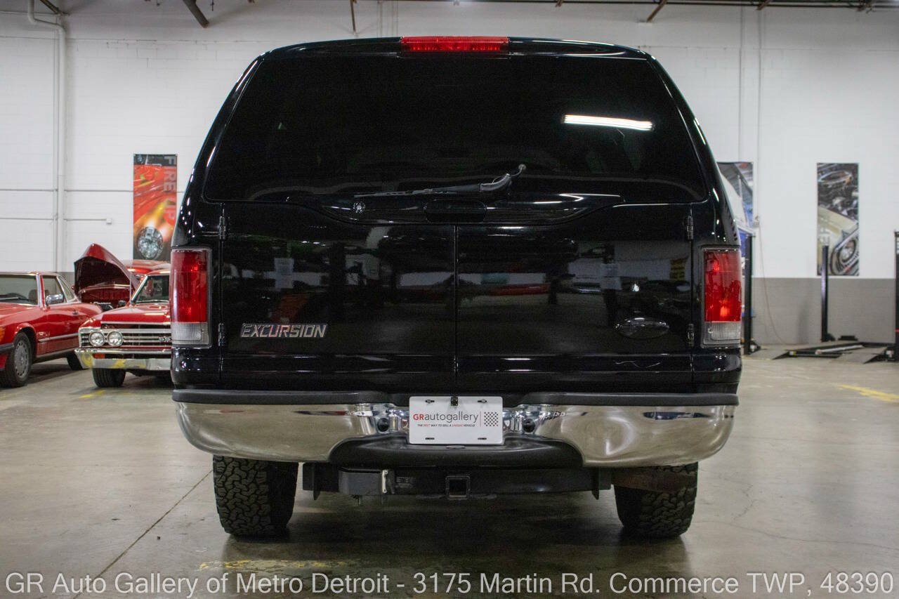 Used 2005 Ford Excursion XLT AWD/4WD image 19
