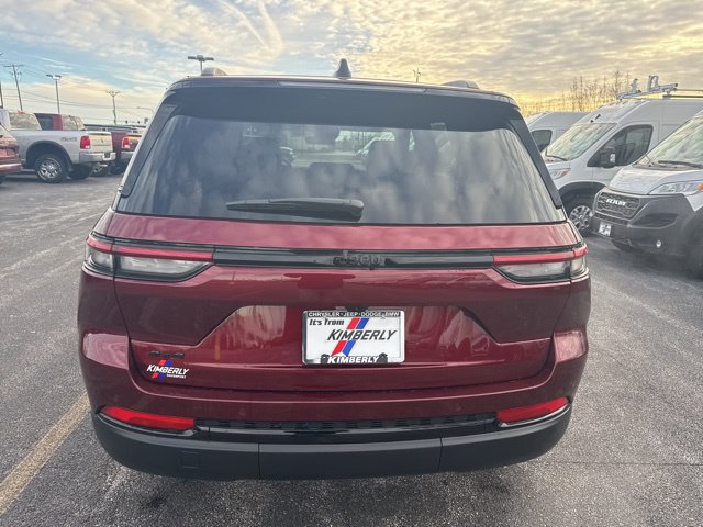 New 2025 Jeep Grand Cherokee Altitude w/ Trailer Tow Package AWD/4WD image 6
