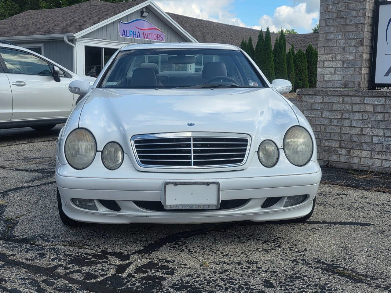 Used 2000 Mercedes-Benz CLK 320 Coupe image 2