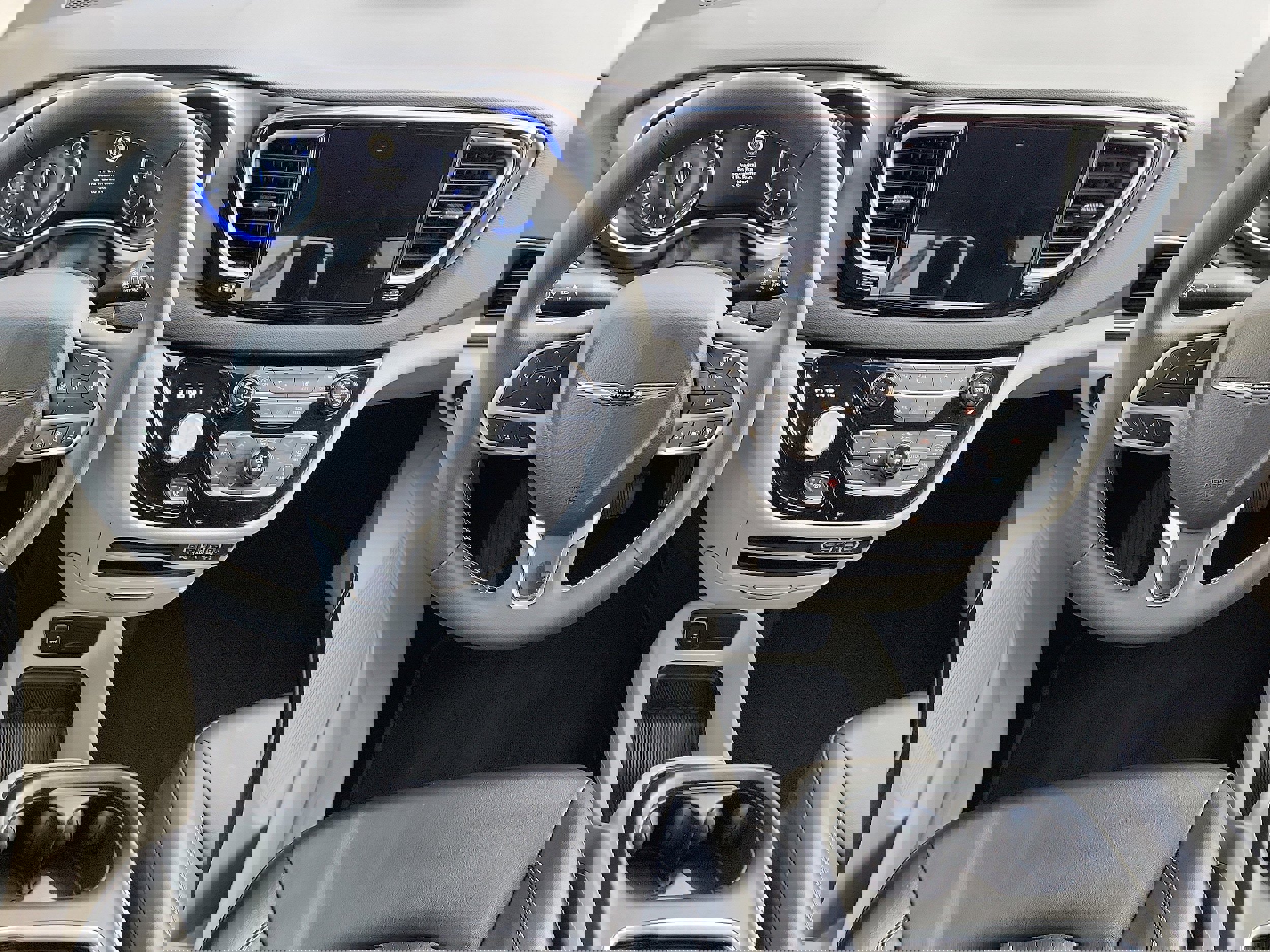 Used 2024 Chrysler Pacifica Touring-L image 13