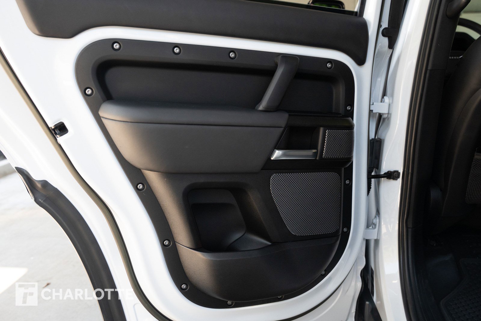 Used 2023 Land Rover Defender 110 V8 image 31