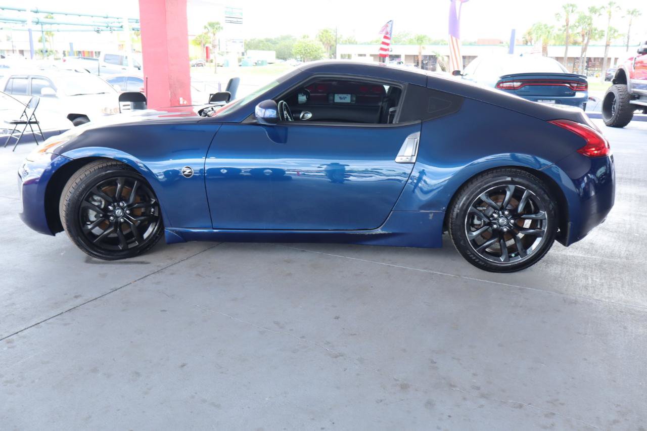 Used 2017 Nissan 370Z Coupe RWD image 9
