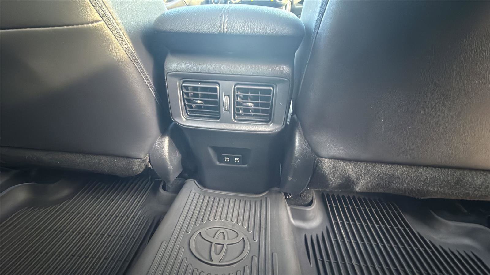 Used 2021 Toyota RAV4 XLE Premium image 25