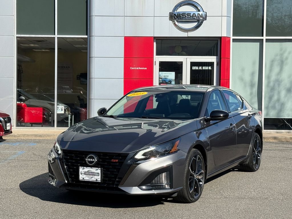 Used 2023 Nissan Altima 2.5 SR AWD/4WD image 1