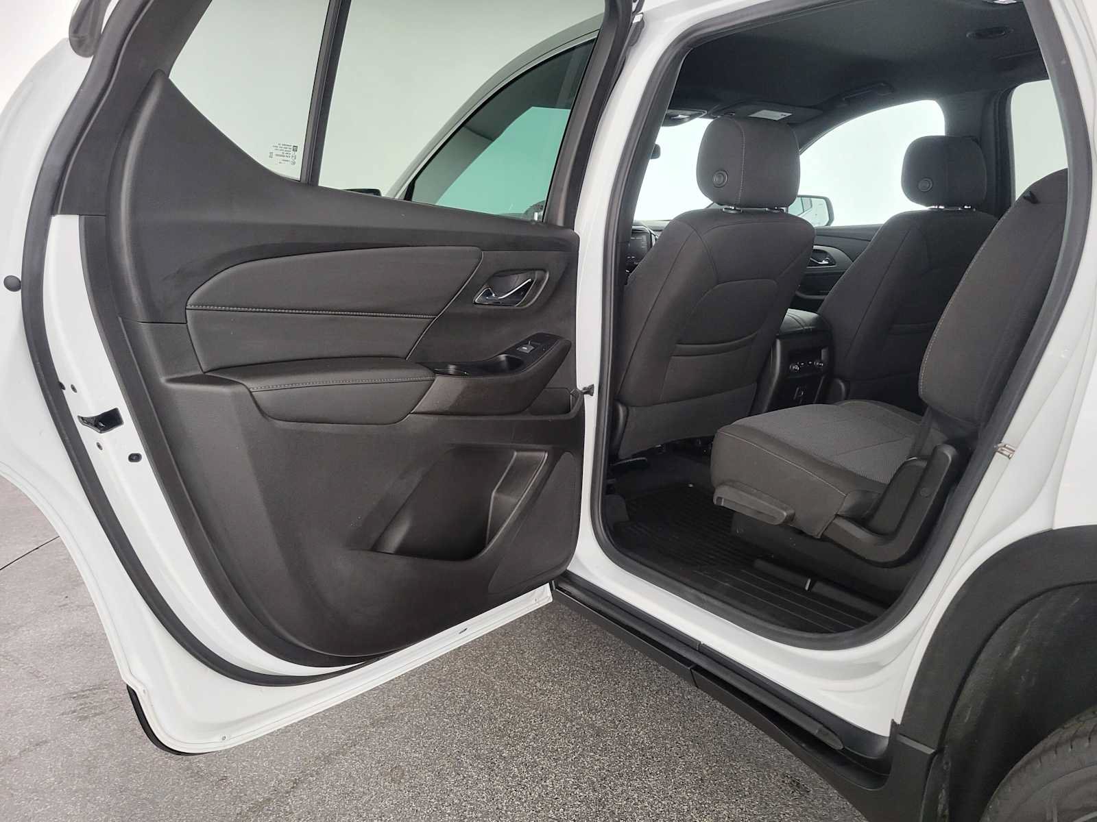 Used 2023 Chevrolet Traverse LT FWD image 17