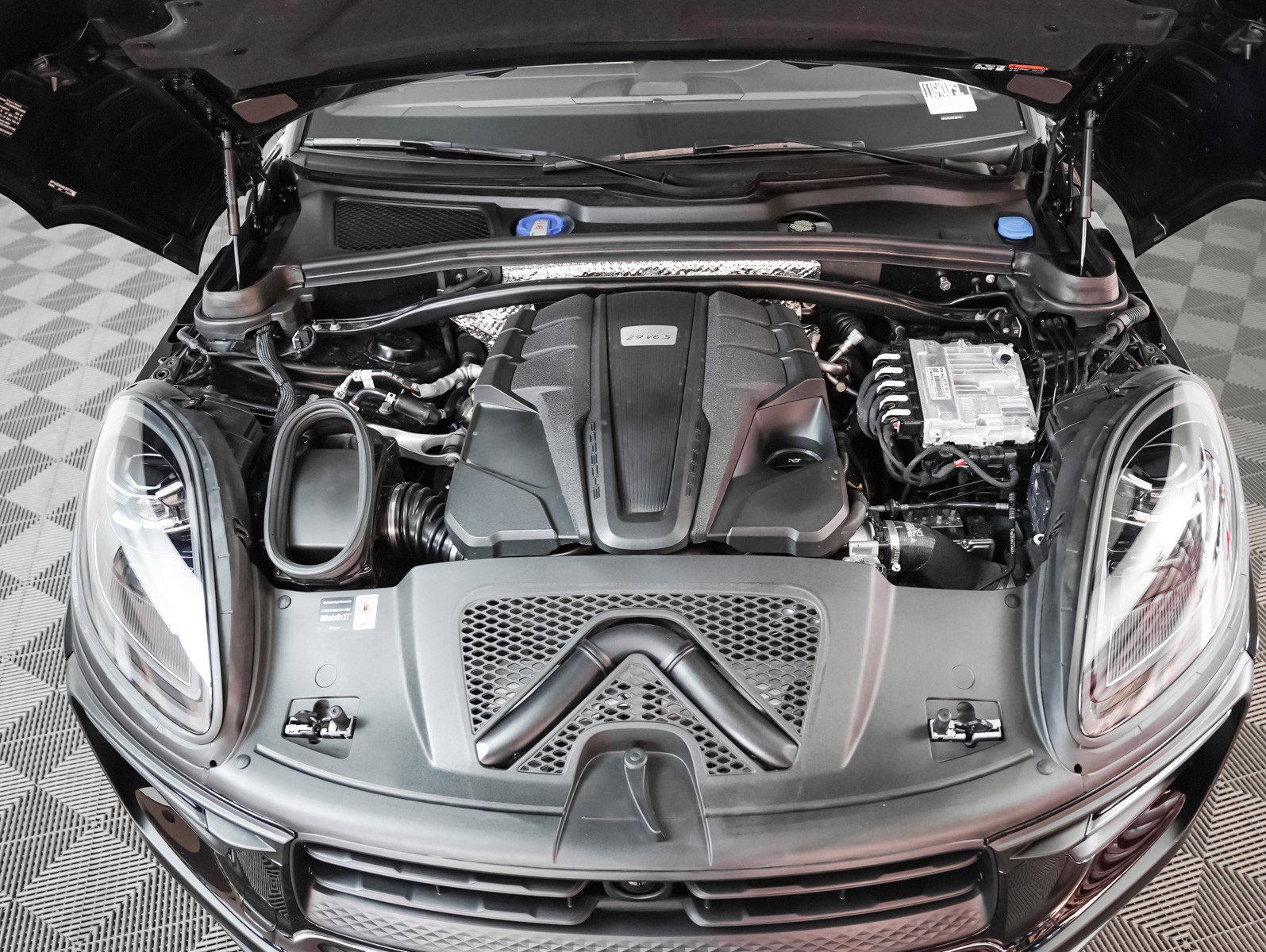 Used 2025 Porsche Macan S image 13