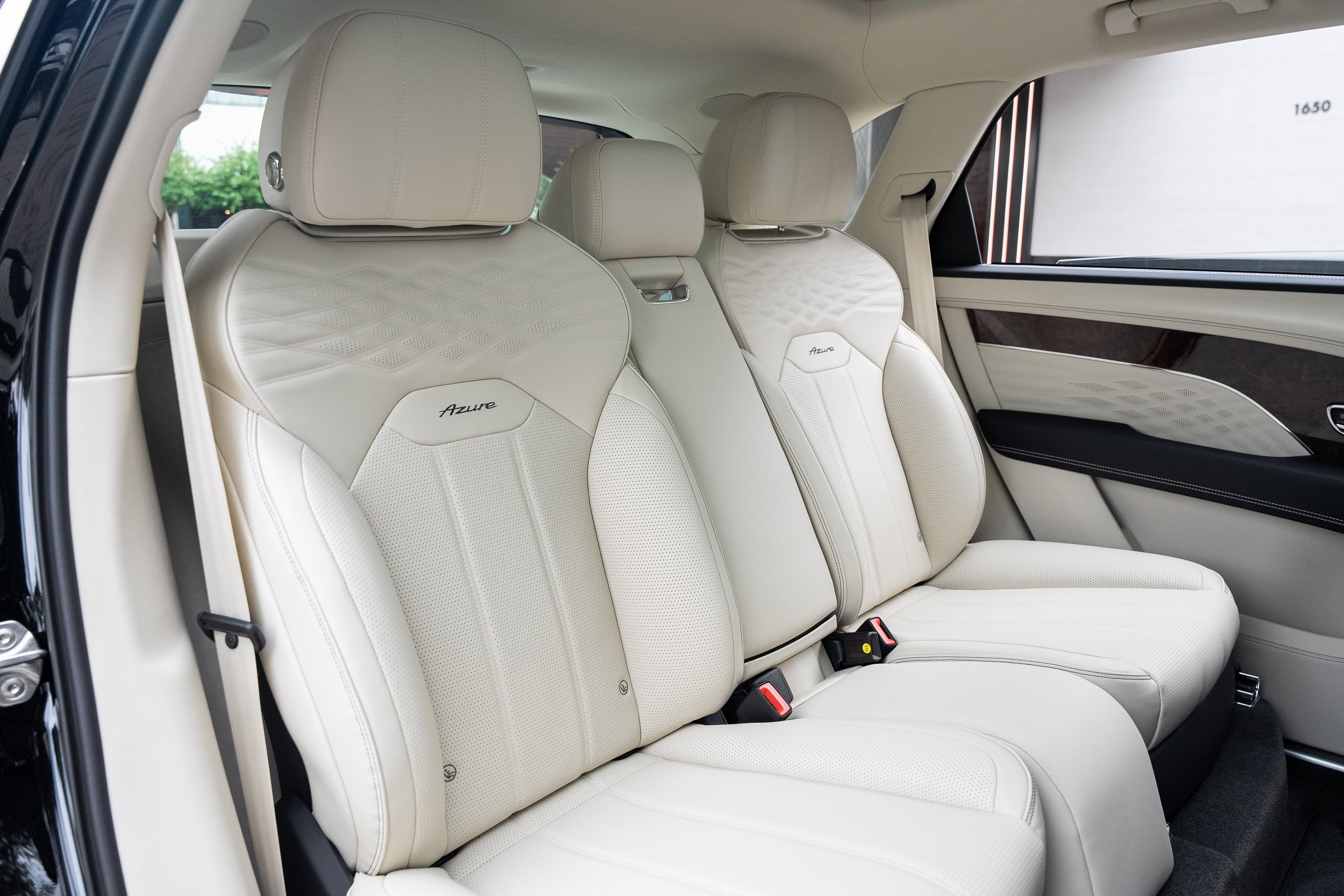 Used 2024 Bentley Bentayga Extended Wheelbase image 44