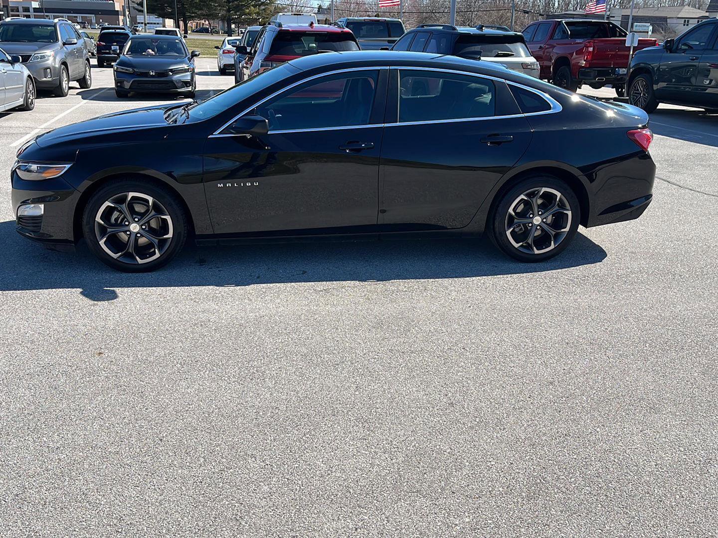 Used 2021 Chevrolet Malibu LT image 2