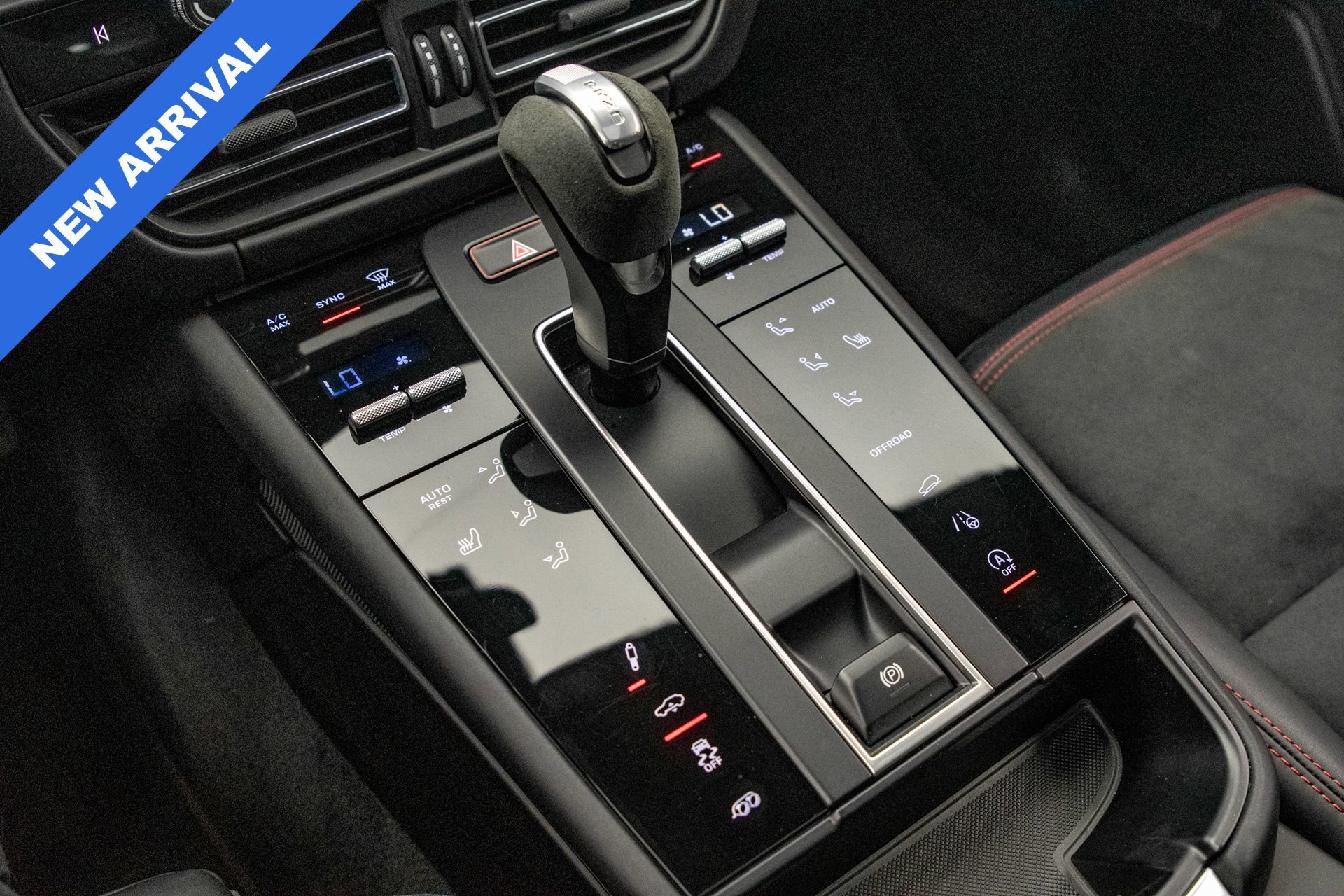 Used 2023 Porsche Macan GTS w/ GTS Sport Package AWD/4WD image 25