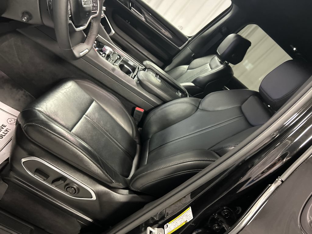 Used 2024 Jeep Wagoneer L 4WD image 12