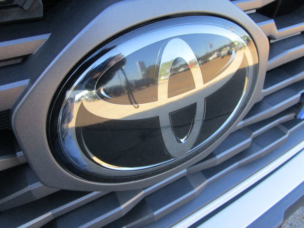 Used 2022 Toyota Tacoma TRD Off-Road image 19