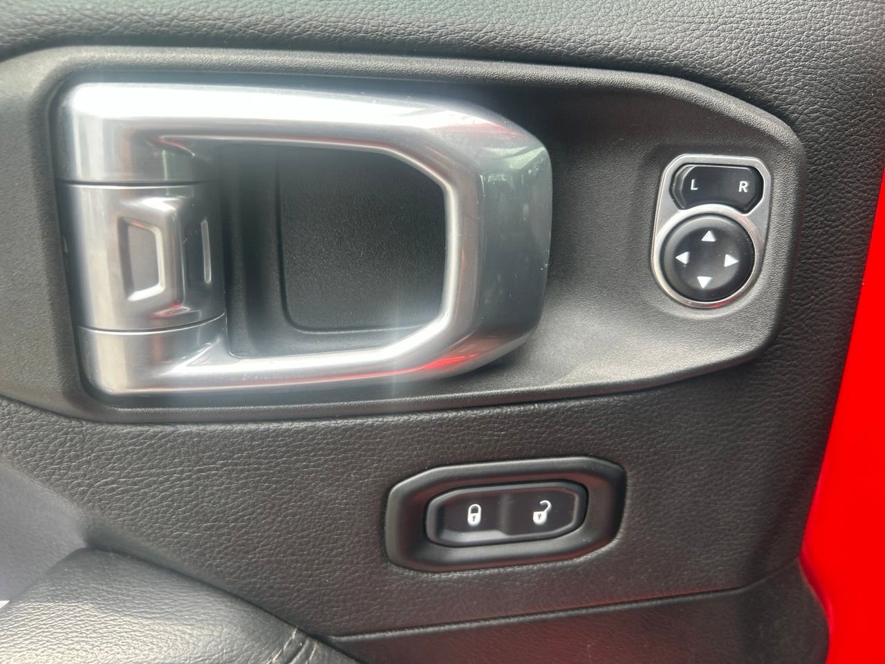 Used 2021 Jeep Wrangler Unlimited Sahara AWD/4WD image 16