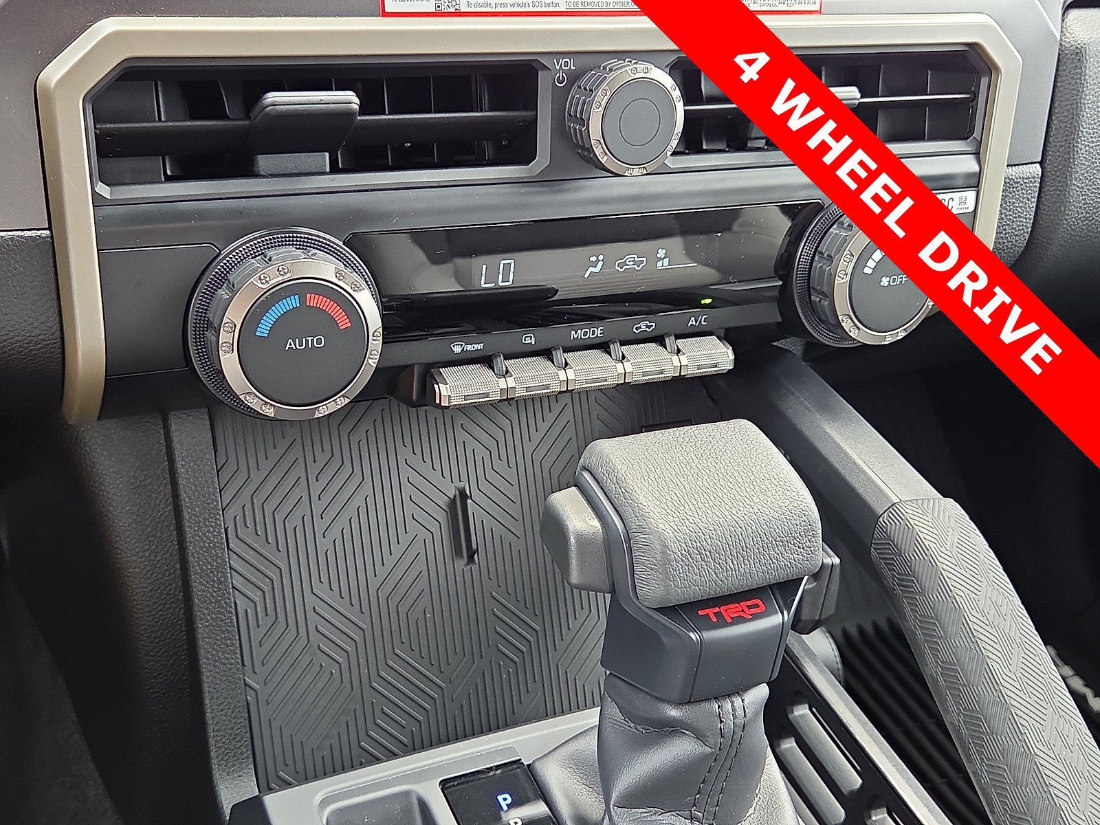 Used 2025 Toyota Tacoma TRD Sport AWD/4WD image 19