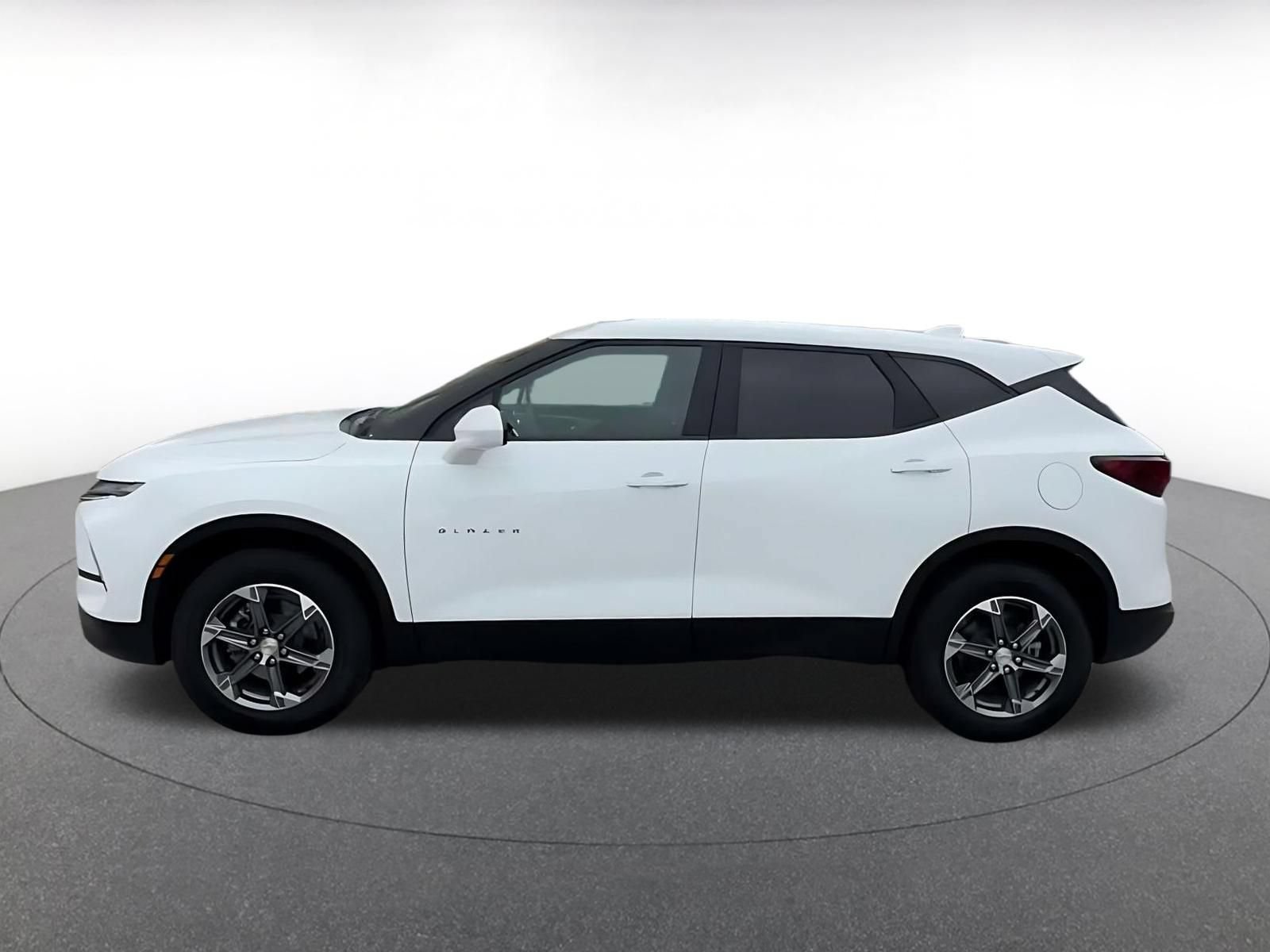 Used 2025 Chevrolet Blazer LT FWD image 9