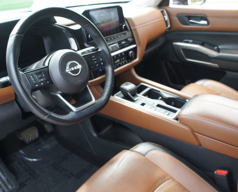 Used 2023 Nissan Pathfinder Platinum w/ Lighting Package (N93) FWD image 15