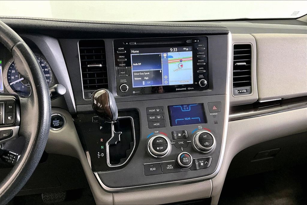 Used 2019 Toyota Sienna XLE w/ XLE Navigation Package FWD image 6