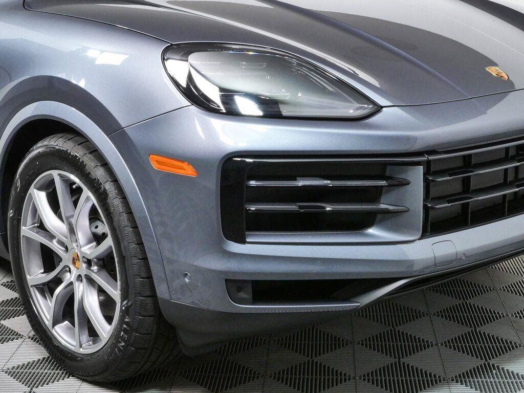 New 2026 Porsche Cayenne Coupe AWD/4WD image 39