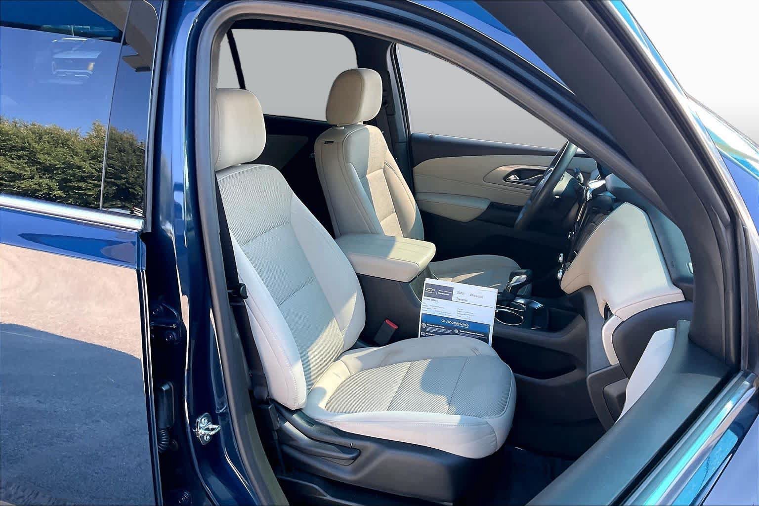 Used 2023 Chevrolet Traverse LS w/ Safety Package FWD image 8