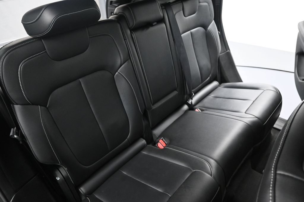 Used 2025 Jeep Grand Cherokee Limited 4xe AWD/4WD image 13