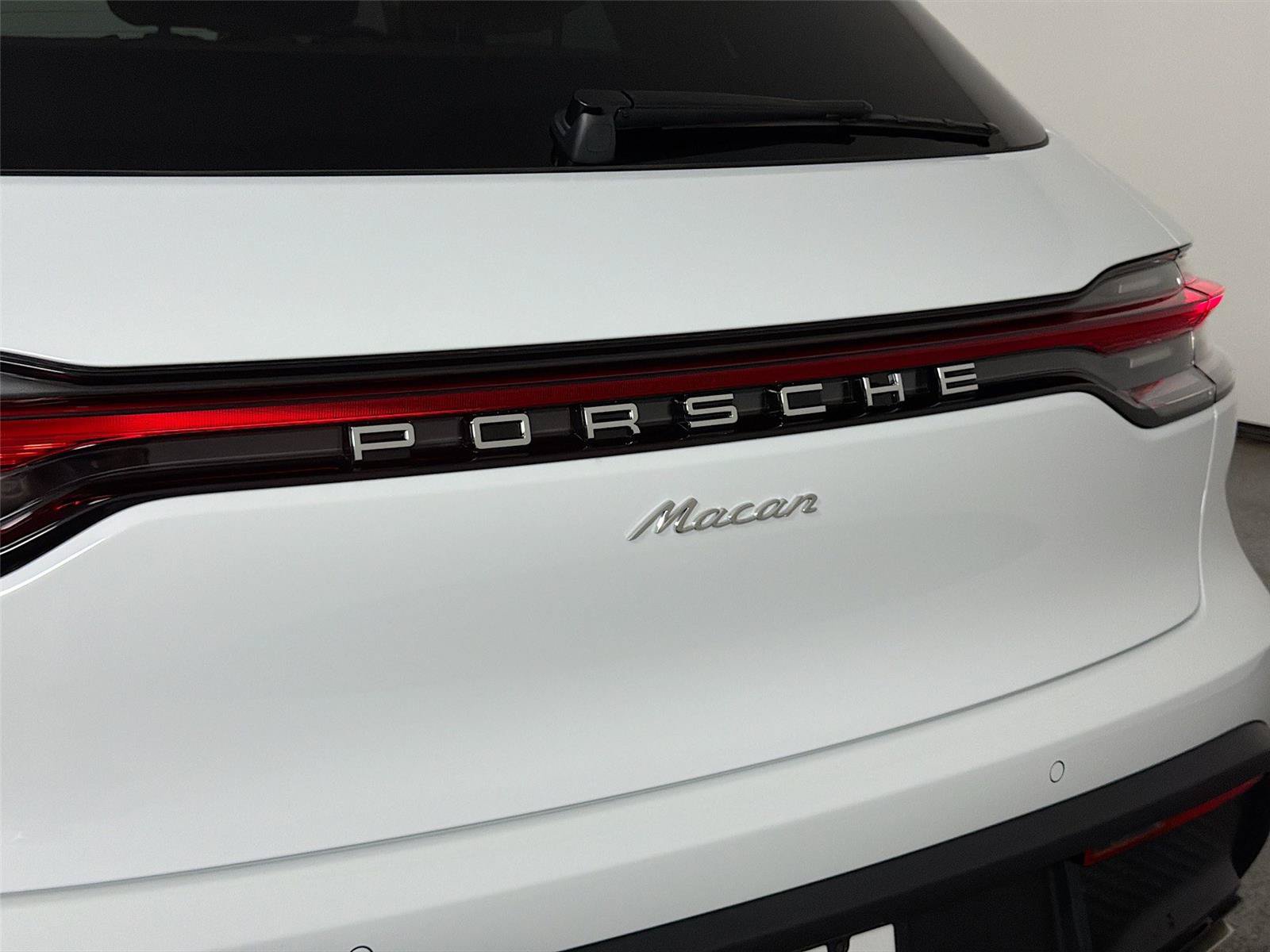 Certified 2026 Porsche Macan Turbo AWD/4WD image 17