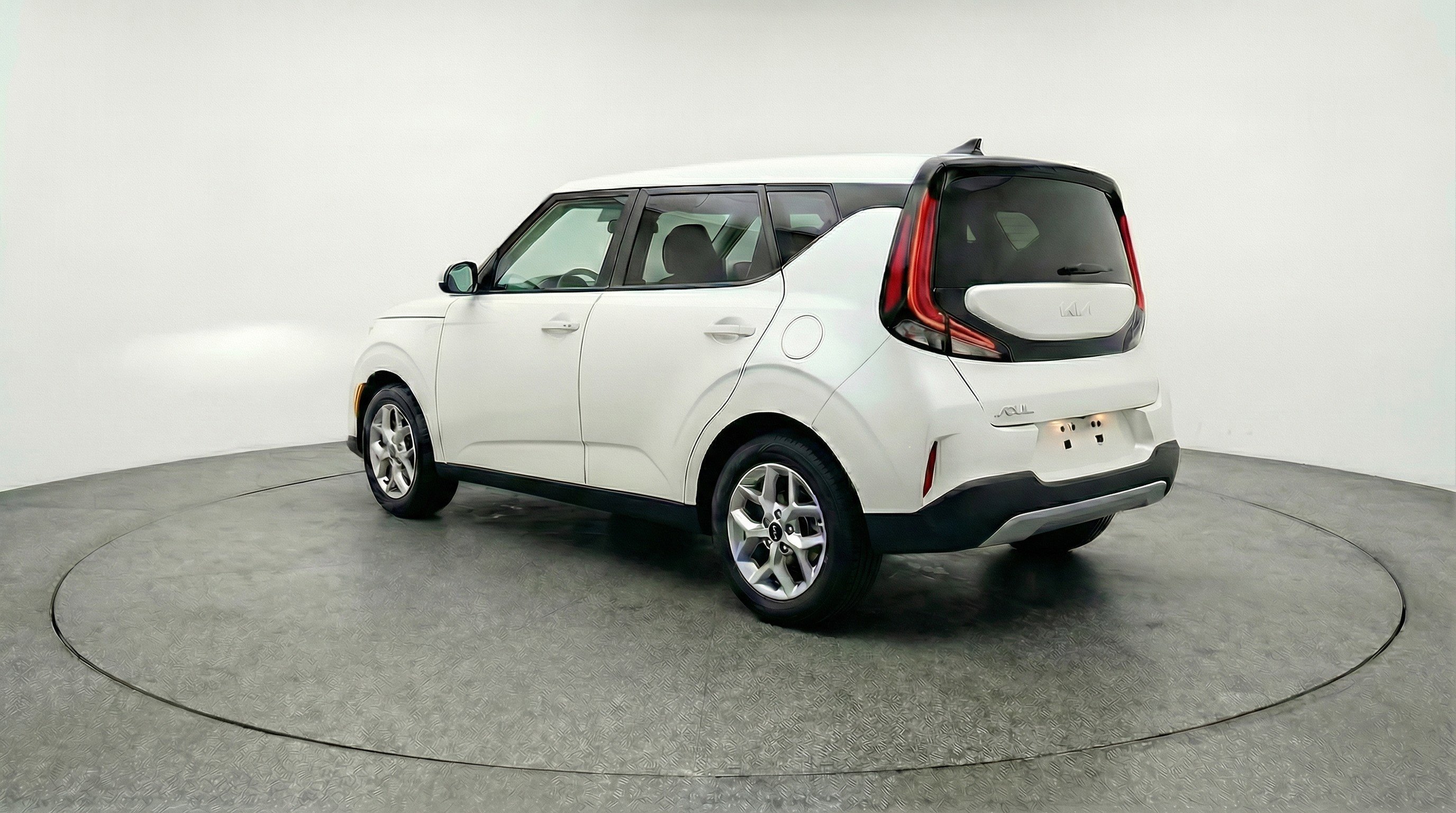 Used 2025 Kia Soul LX w/ LX Technology Package FWD image 6