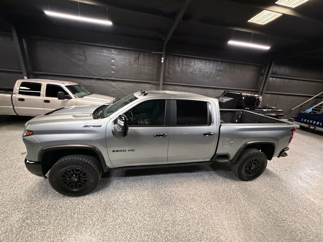 Used 2024 Chevrolet Silverado 2500 ZR2 w/ Technology Package AWD/4WD image 4