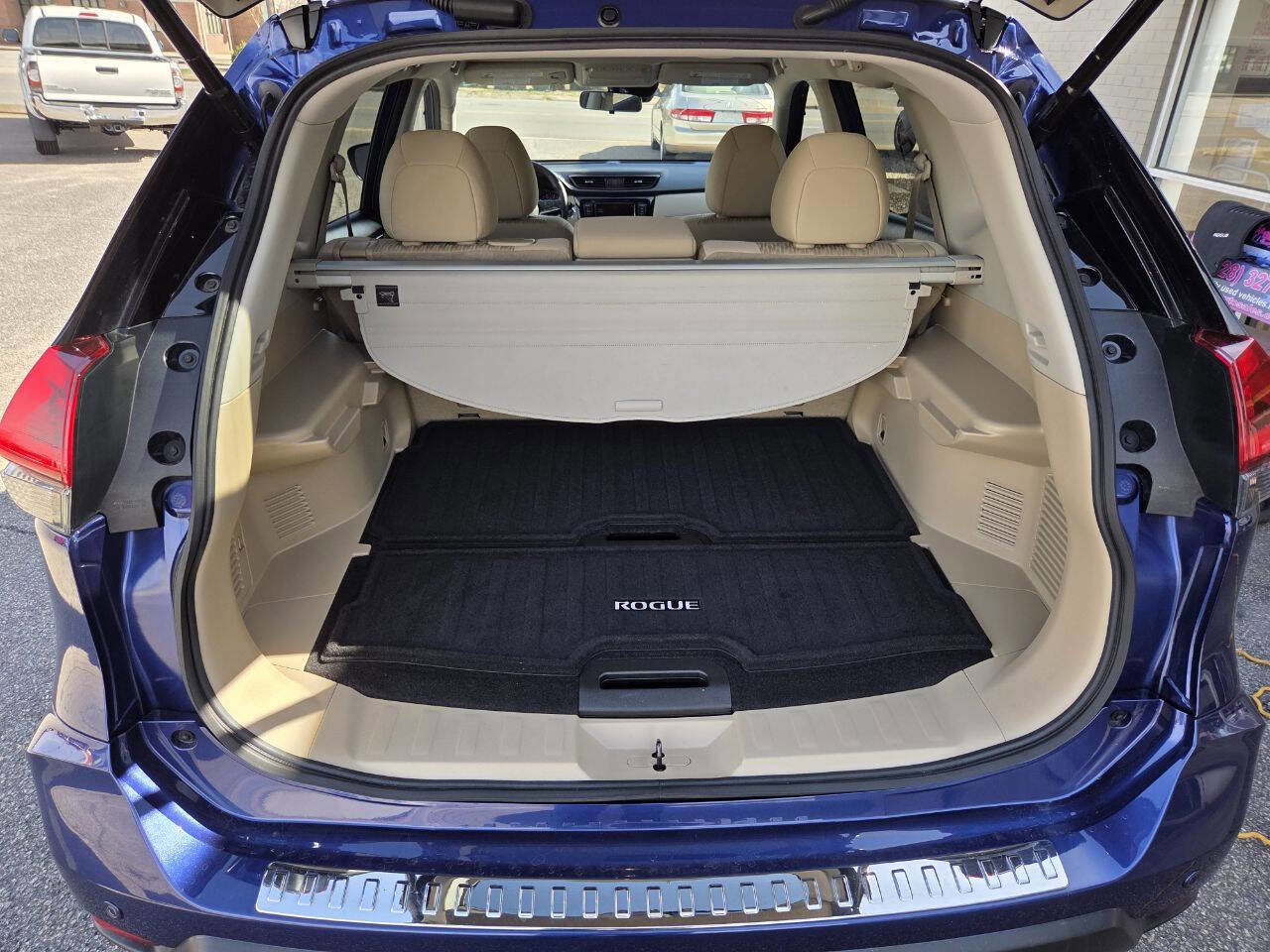 Used 2019 Nissan Rogue SV image 15